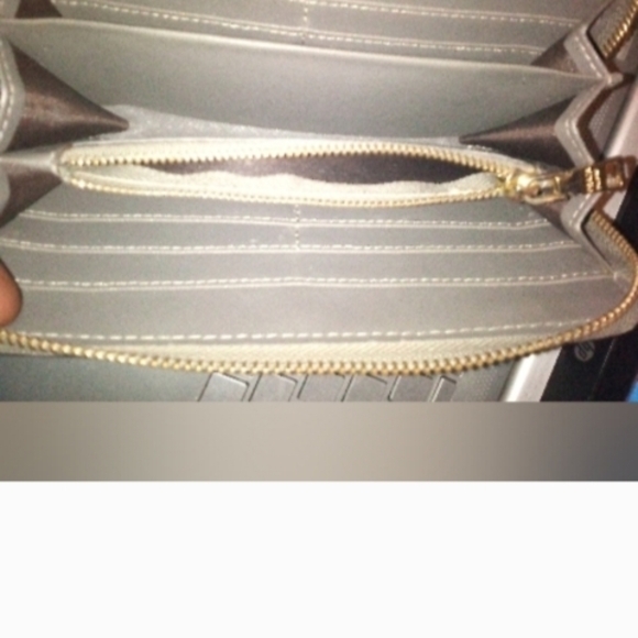 Prada Black Wallet Free Shipping - Picture 11 of 13